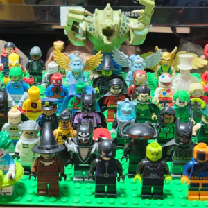 RSVD eyes4LEGO Lego super heroes minufigures 7lbs plus accesories 310 total