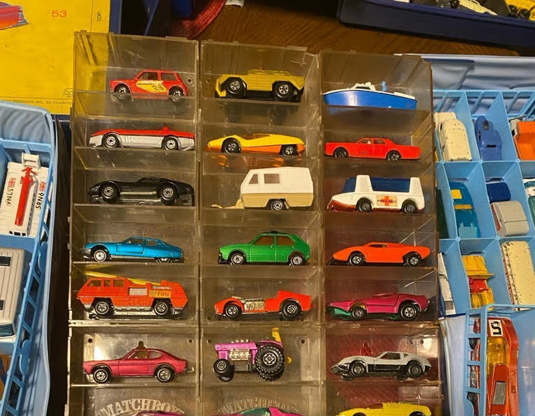 MASSIVE Matchbox Lesney Lot with Antique car carry cases - Image 3