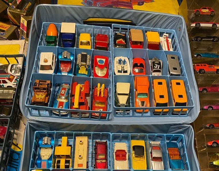 MASSIVE Matchbox Lesney Lot with Antique car carry cases - Image 4