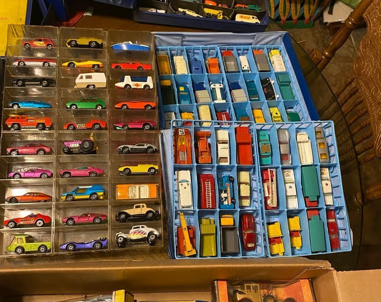 MASSIVE Matchbox Lesney Lot with Antique car carry cases - Image 5
