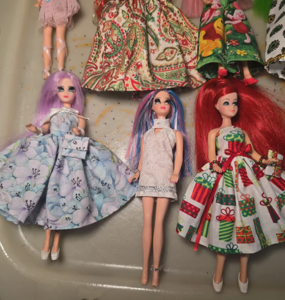 Lot of 10 rerooted Dawn dolls - Image 3