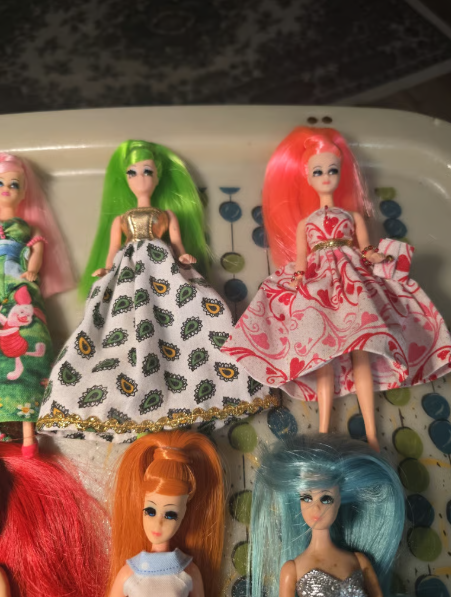 Lot of 10 rerooted Dawn dolls - Image 4