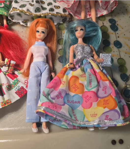 Lot of 10 rerooted Dawn dolls - Image 5