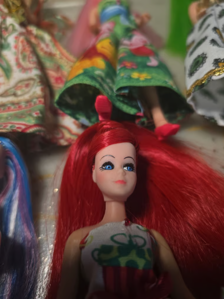 Lot of 10 rerooted Dawn dolls - Image 6